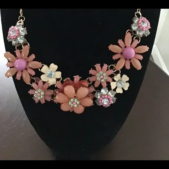 🌺 New stunning flowery statement necklace 🌺 - Picture 1 of 2